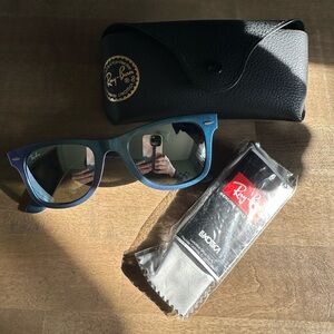 NEW Ray-Ban Women’s Wayfarer Cosmo Collection Mercury with case and book/cloth
